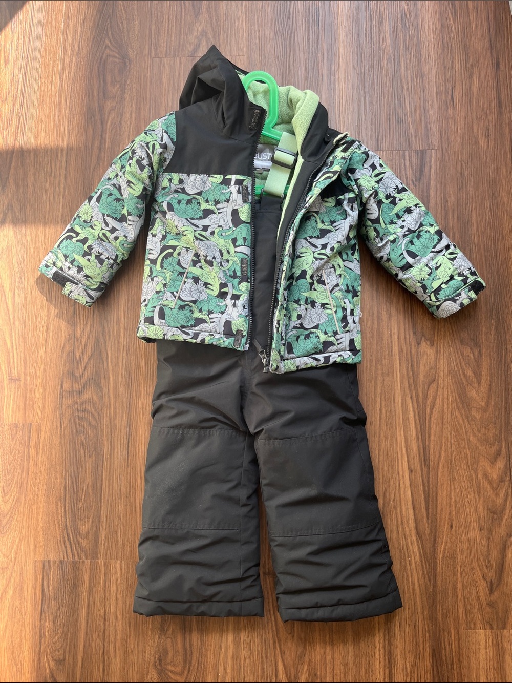 Gusti 2-Piece Toddler Winter Snowsuit – Size 3T 🦖❄️
